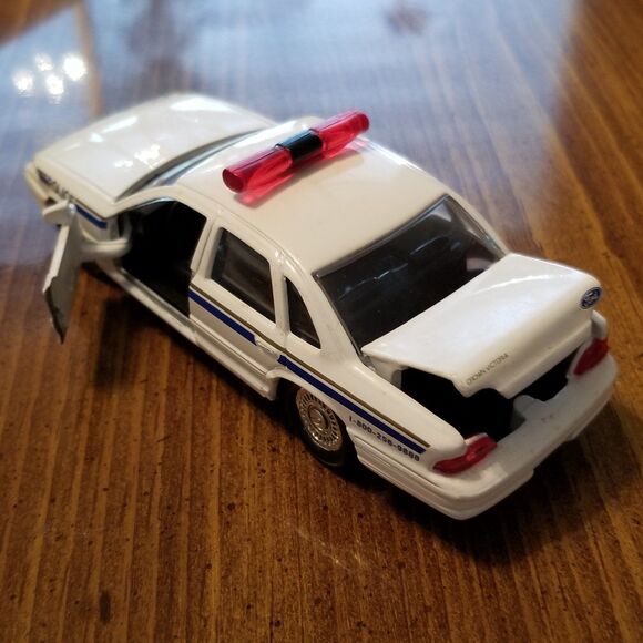 Ontario Provincial Police Road Champs die cast police car 1:43 scale - Picture 9 of 10